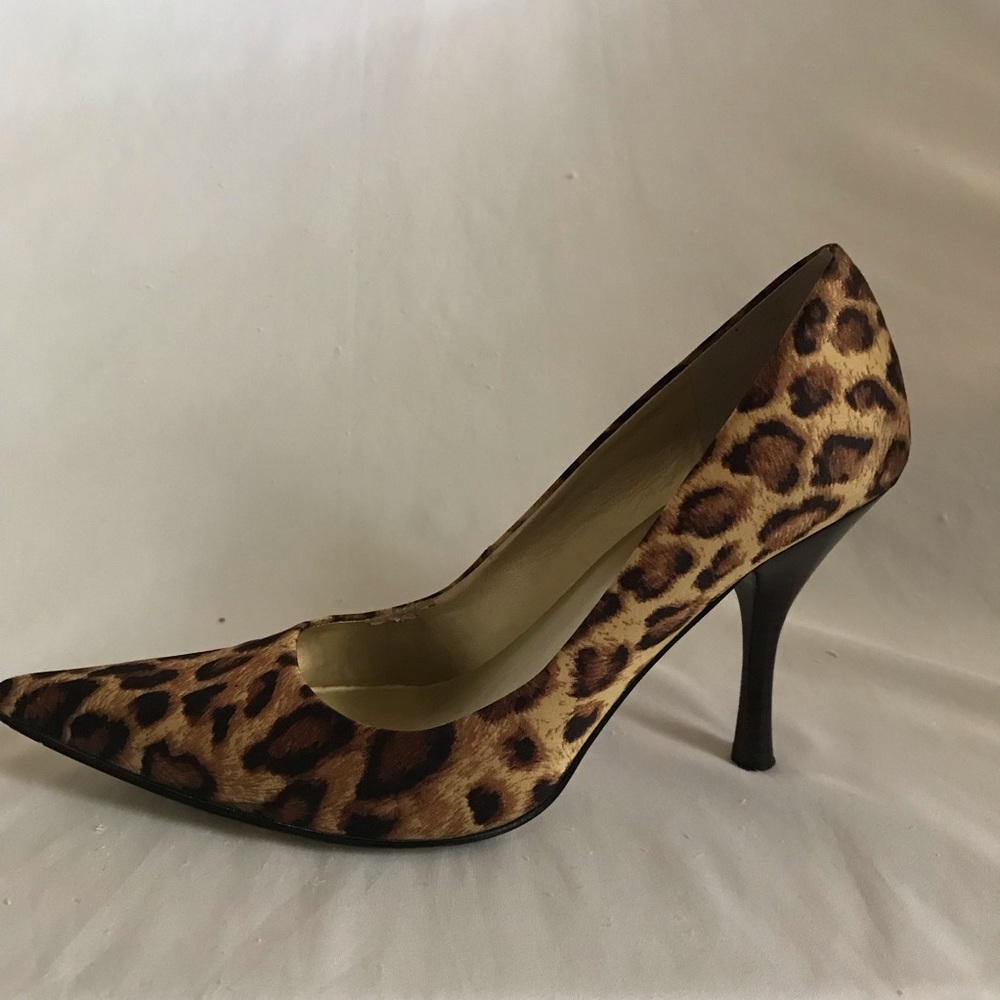 Guess pumps leopard size 7M